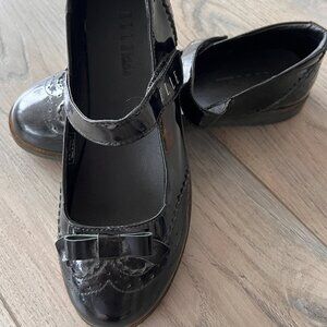 ELLE Black Patent Mary Jane Flats – Girls Dress Shoes